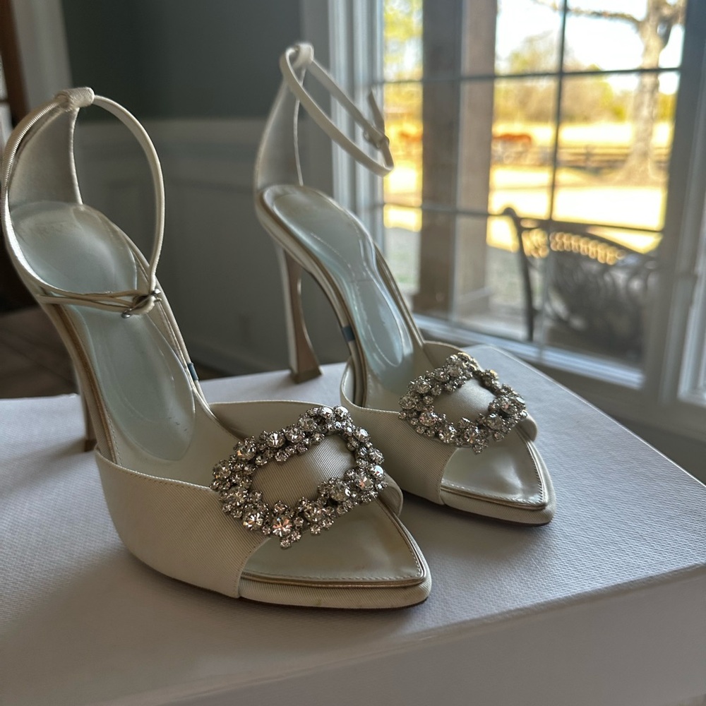 Alexandre Birman Cream Heels with Rhinestone Detail